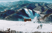 东风湖冰雪大世界滑雪场